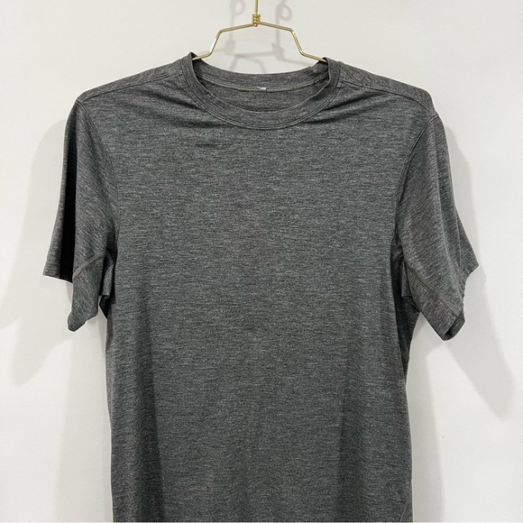 Lululemon Athleisure Heathered Gray Tee Shirt Short Sleeve Size Small - Picture 6 of 7